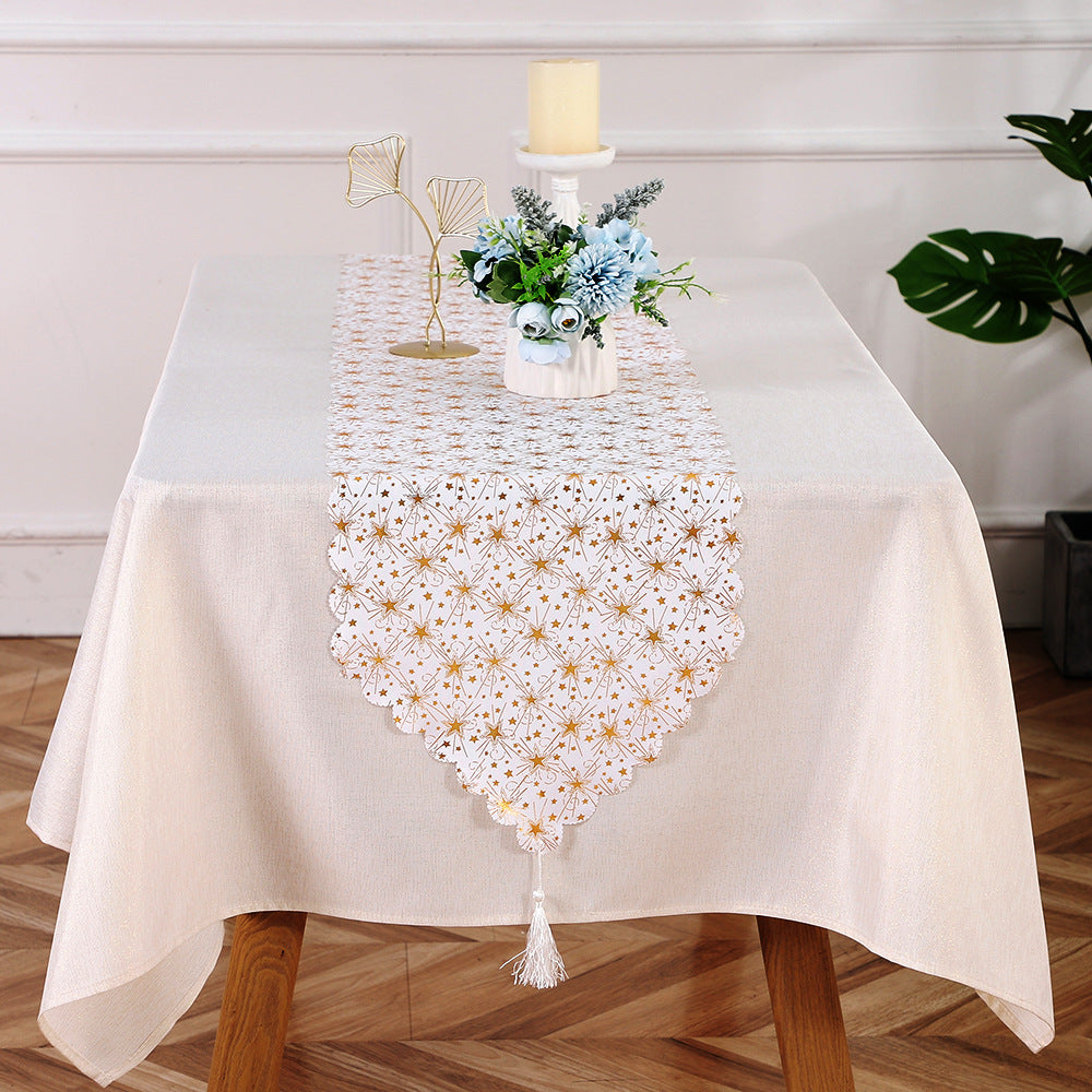 Christmas Leaf Table Runner