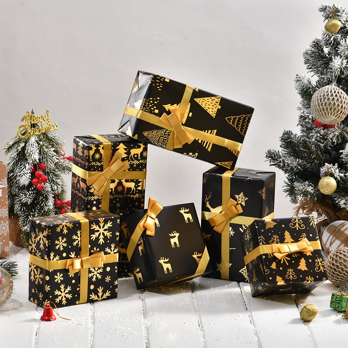 Black & Gold Christmas Wrapping Paper, 50 x 70 cm