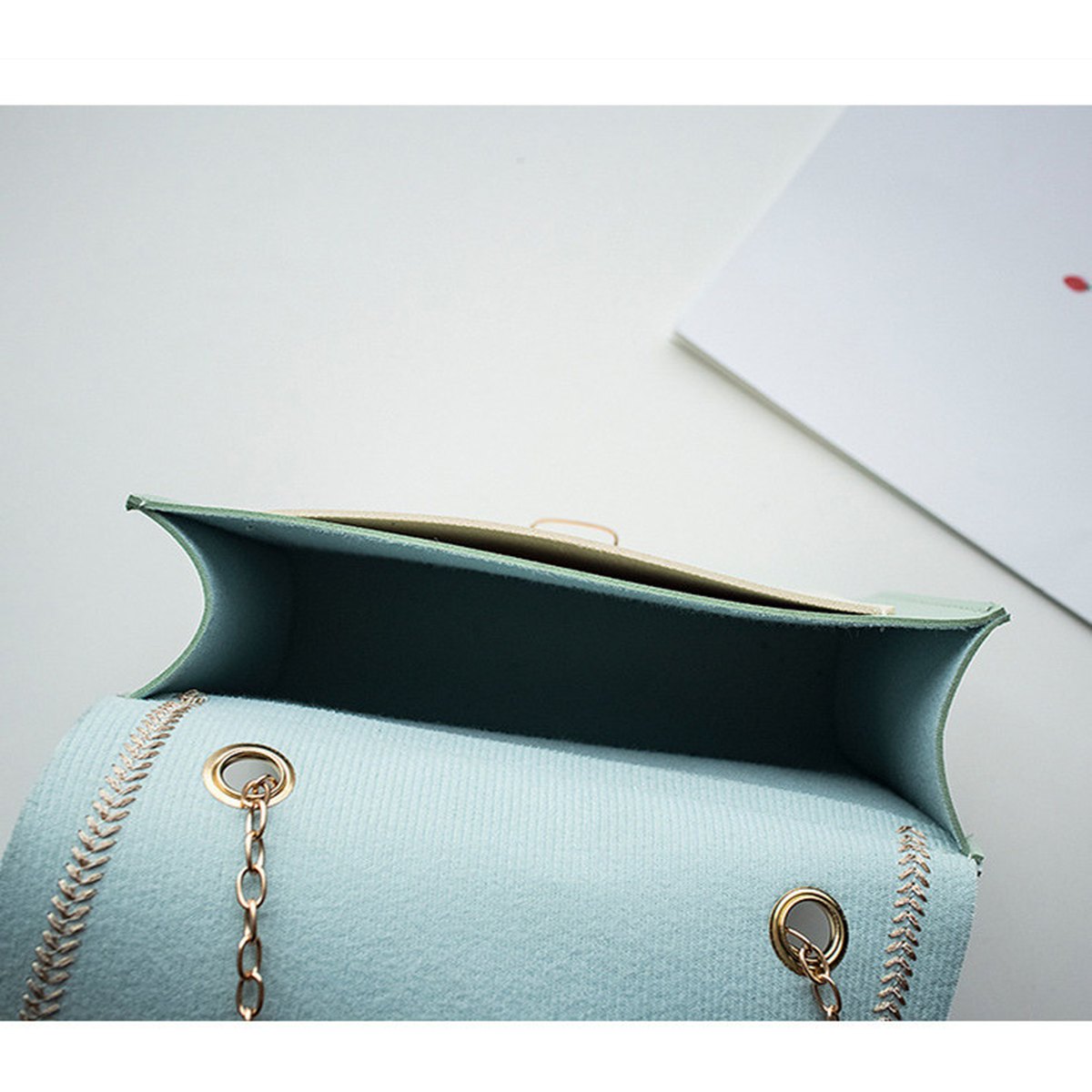 Chain Lock Shoulder Bag