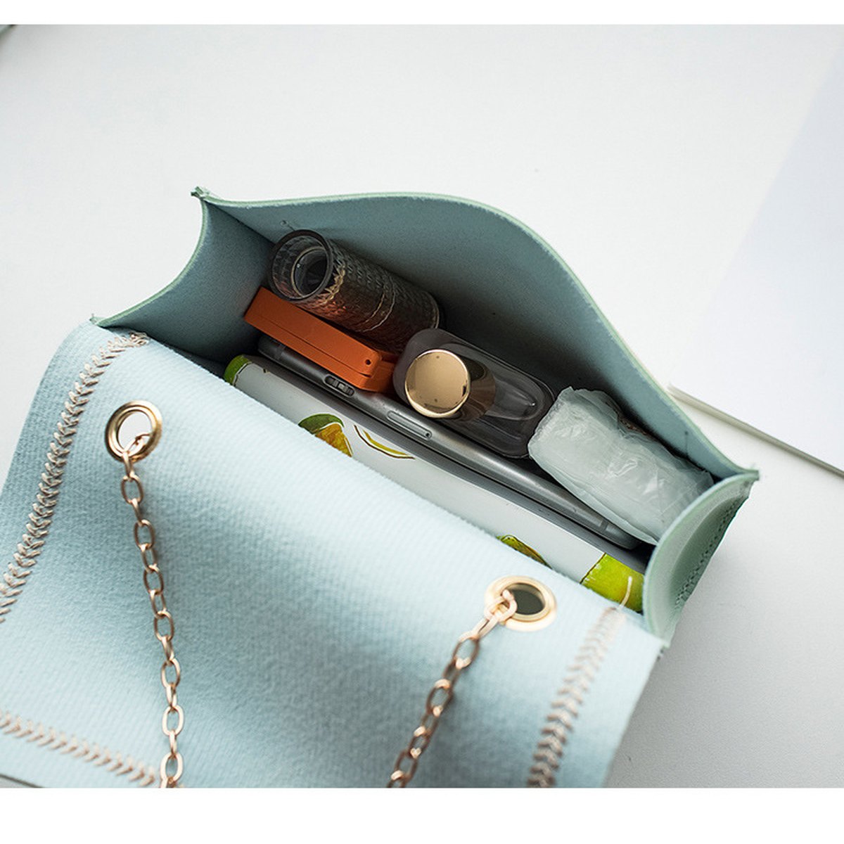 Chain Lock Shoulder Bag