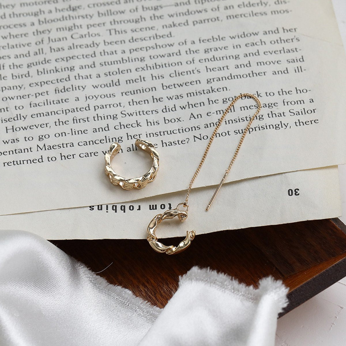 Creative Asymmetric Ear Cuff Without Piercing