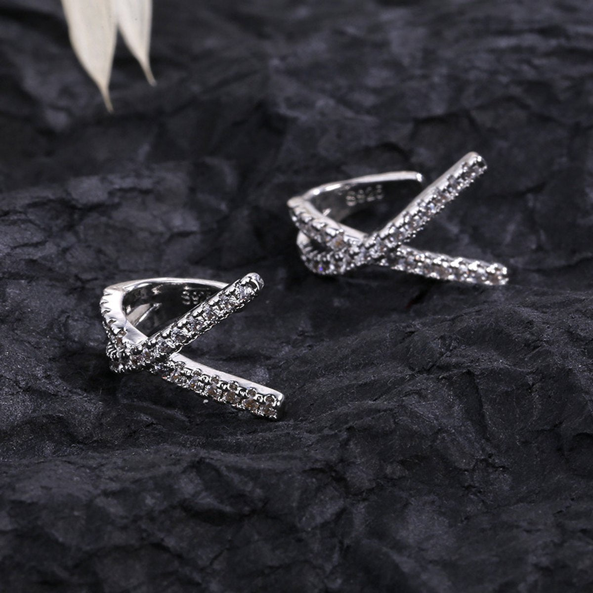 Entry Lux Bow South Korea Ear Cuff