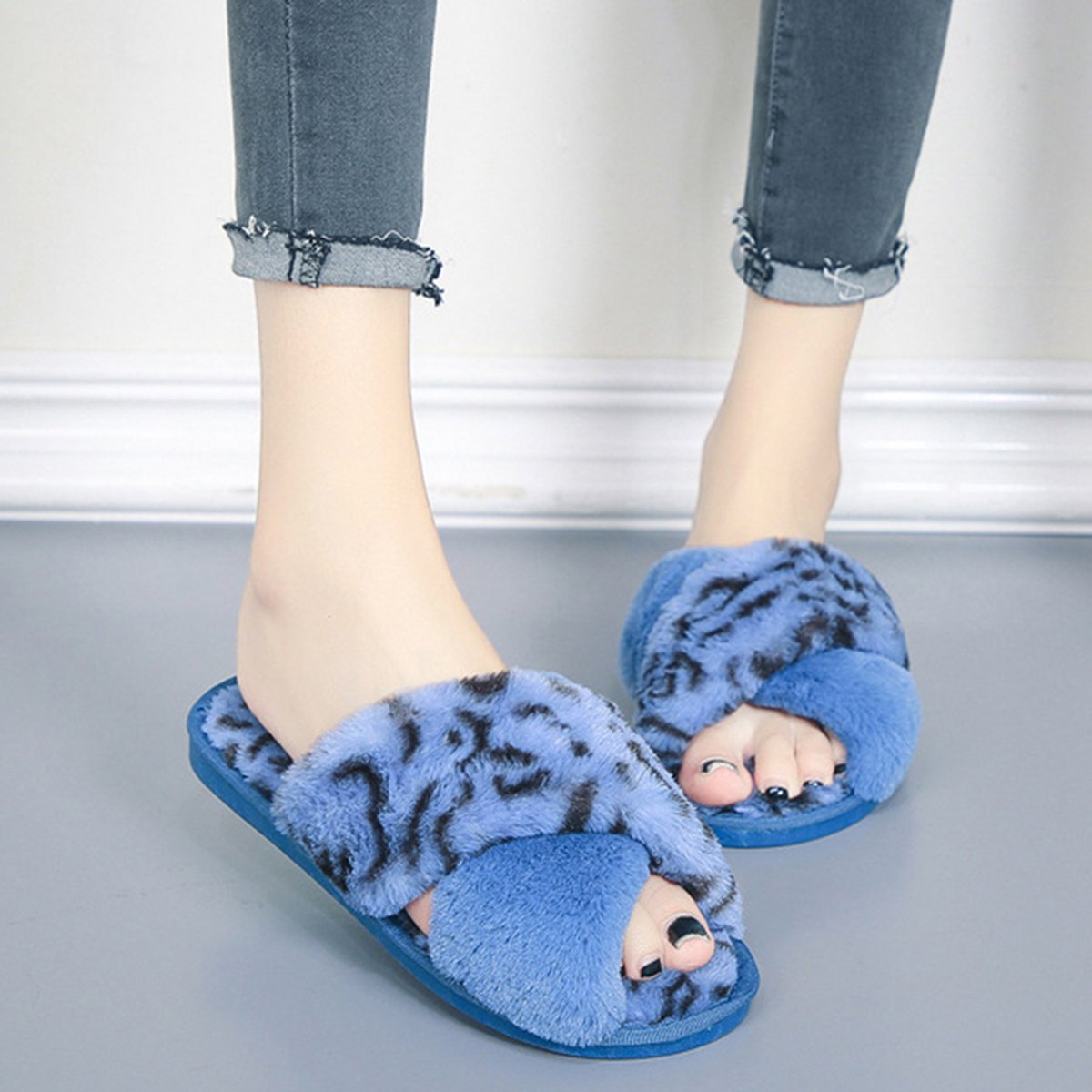 Leopard Cross-Strap Fuzzy Slippers