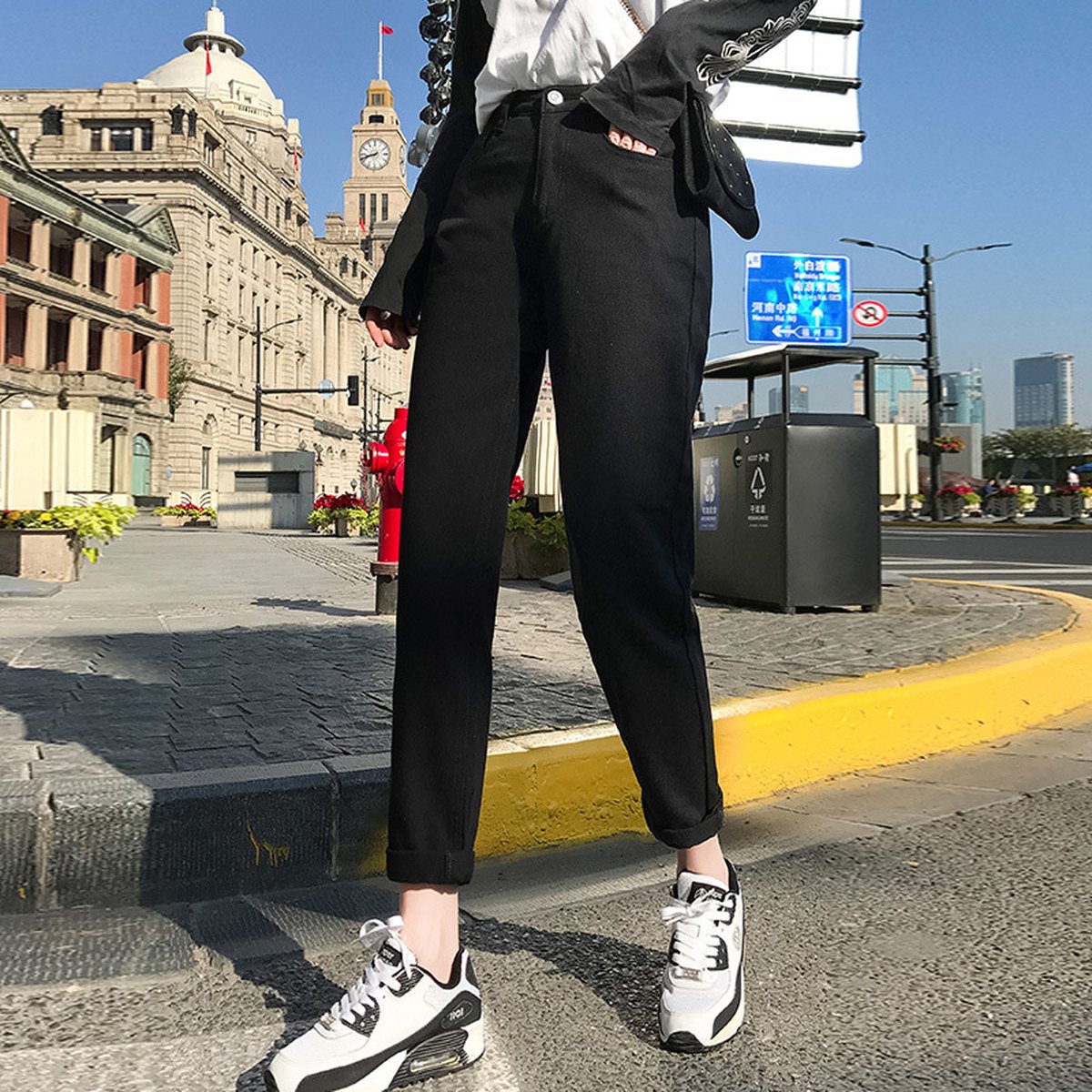 Women's Cropped Jeans