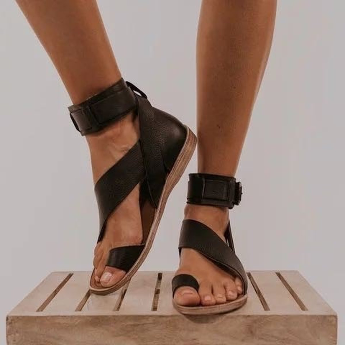 Women's Flat Roman Sandals