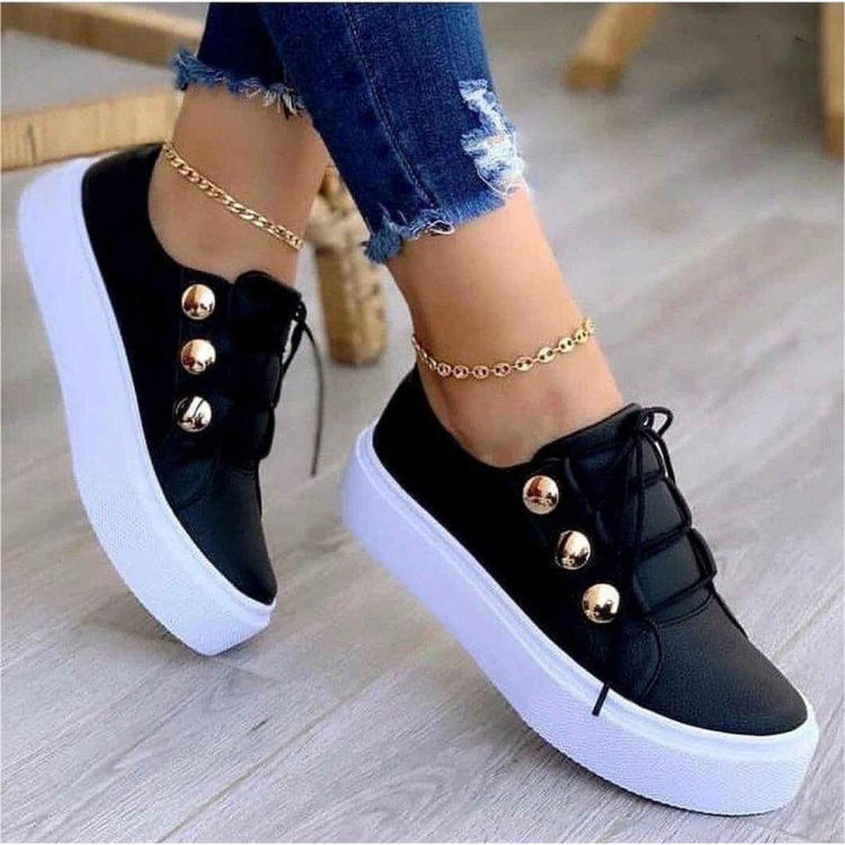 Women's Lace-Up Rivet Flats