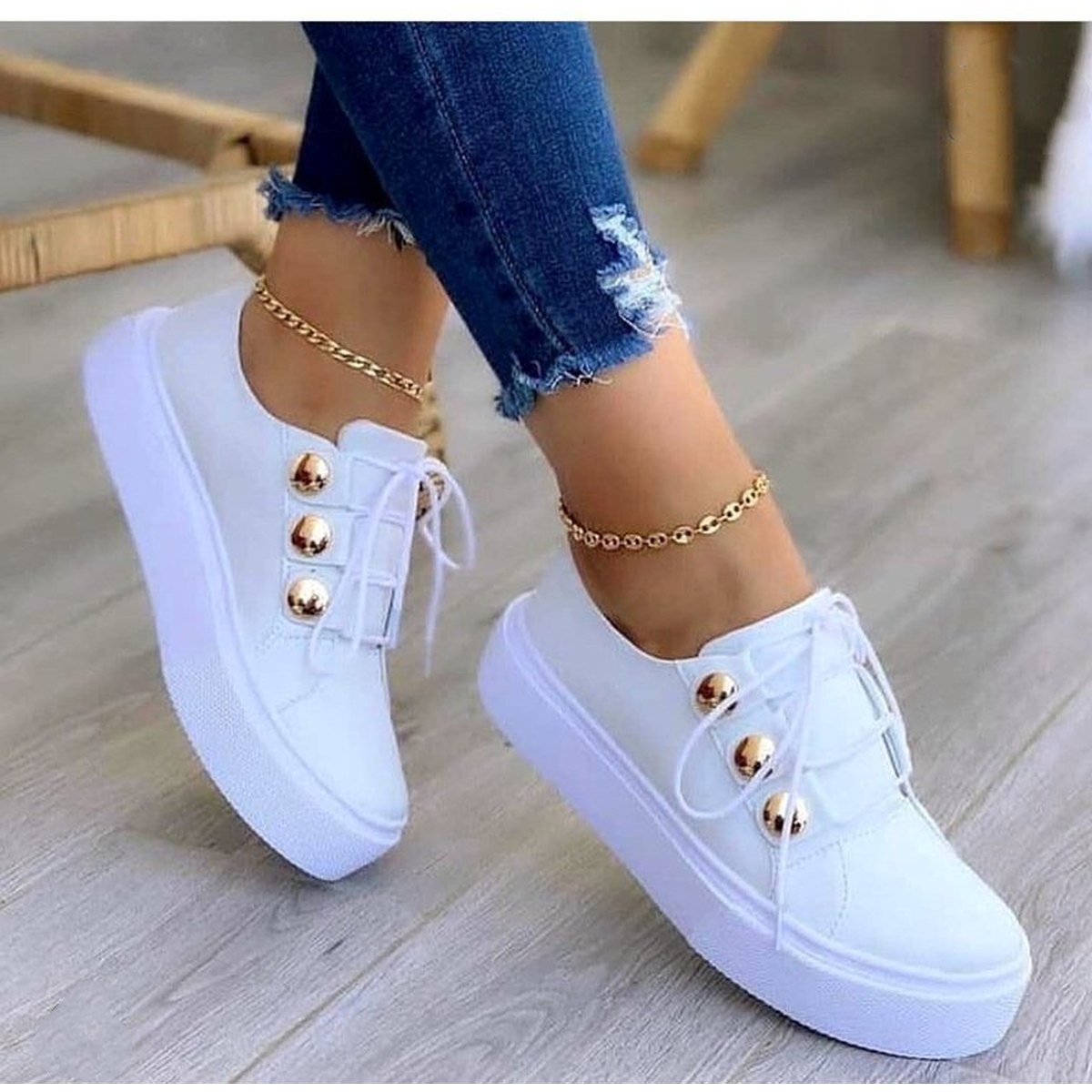 Women's Lace-Up Rivet Flats