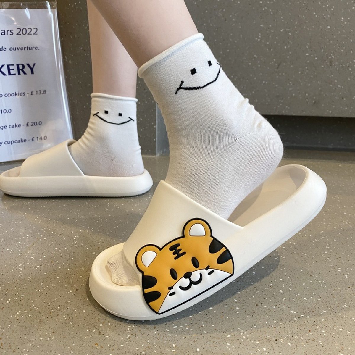 Men's Bathroom Antiskid Cartoon Wearing Sandals Slippers
