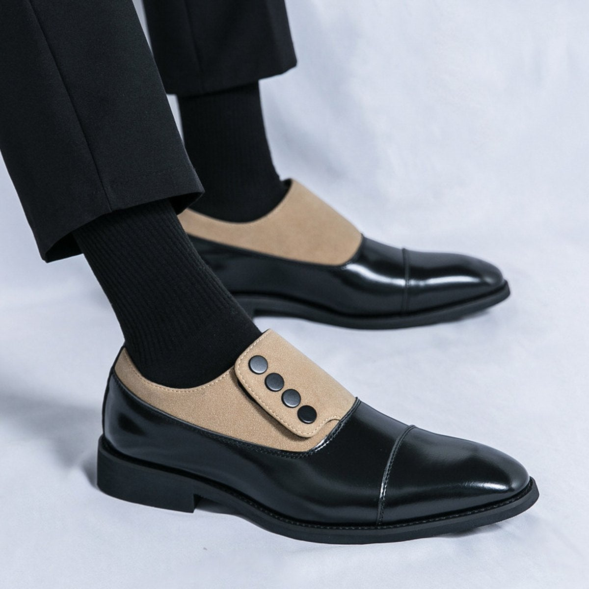 Men's Low Top Pointed Round Toe Button Leather