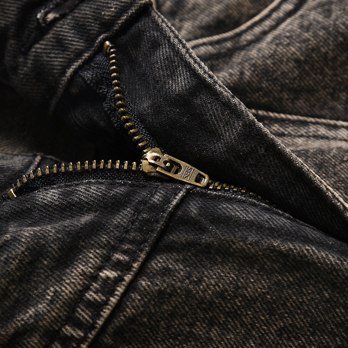 Men's Pleated Loose Denim Trousers