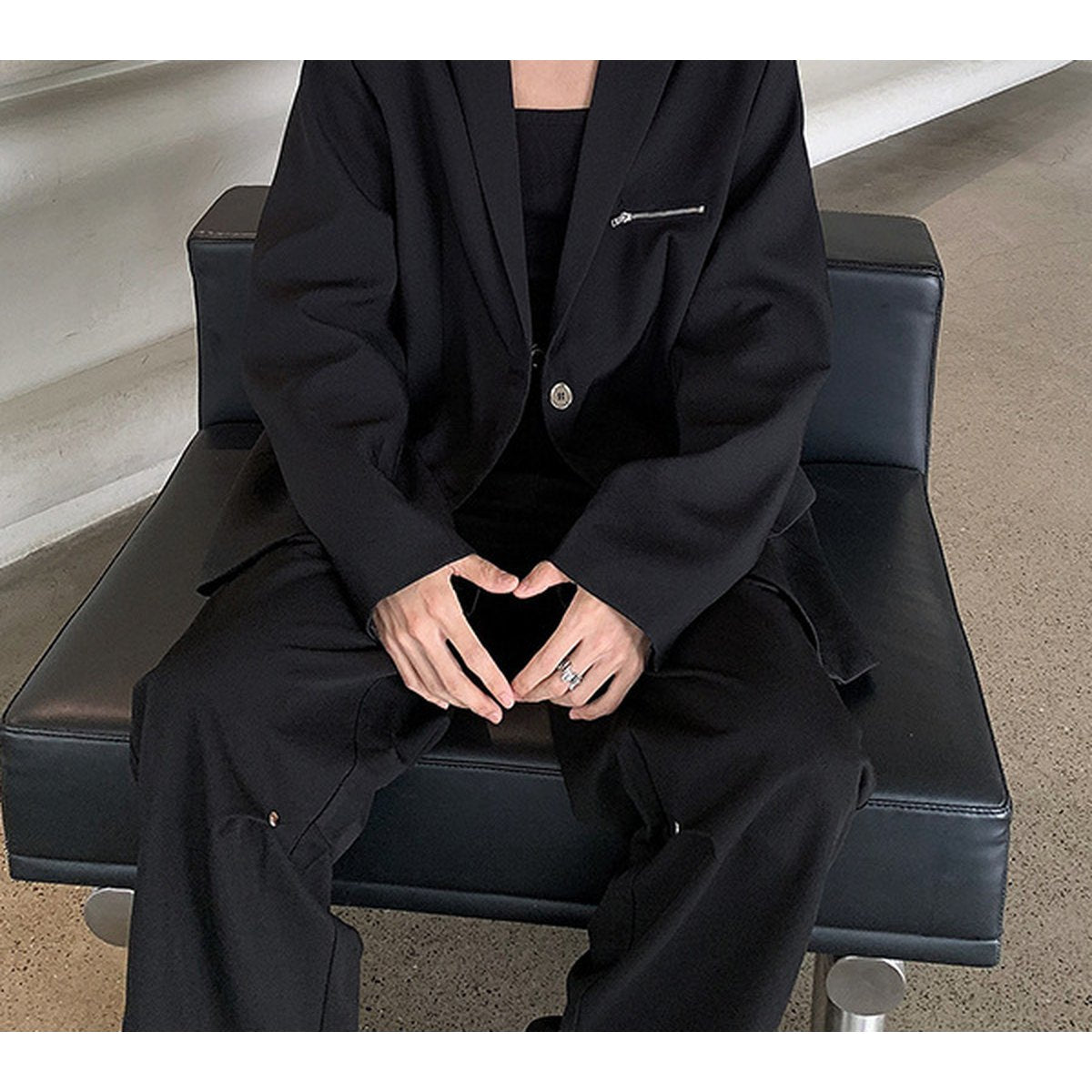 Men's Clean Well-fitted Black Blazer