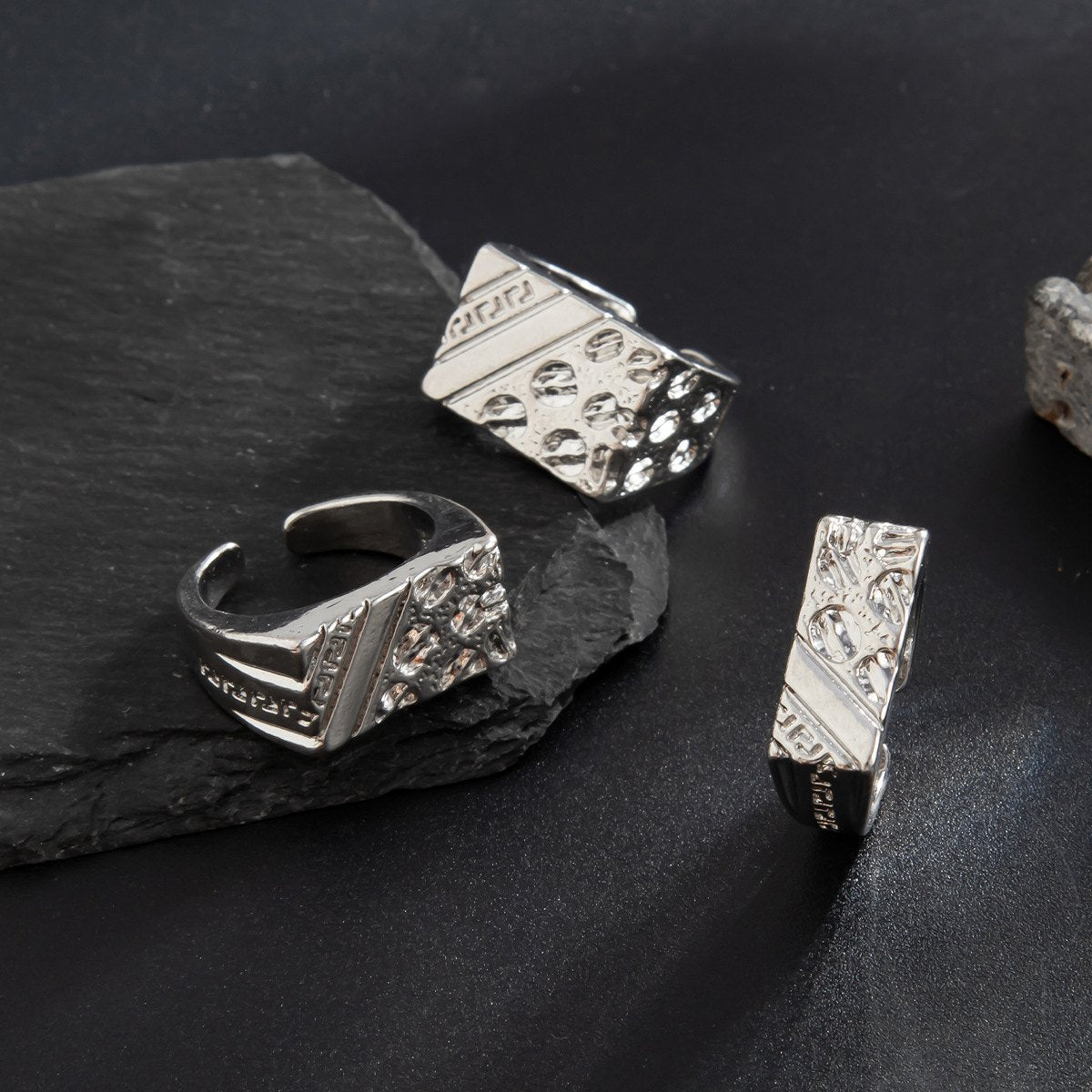 Sleek Geometric Ring