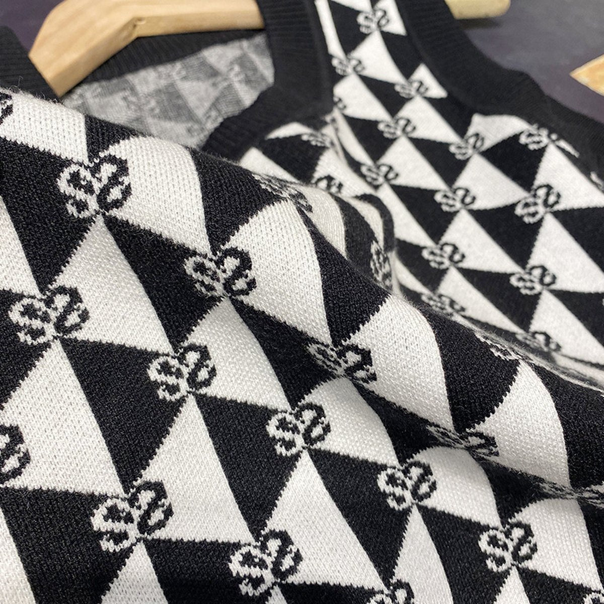 Women's Diamond Jacquard Letter Geometric Vest