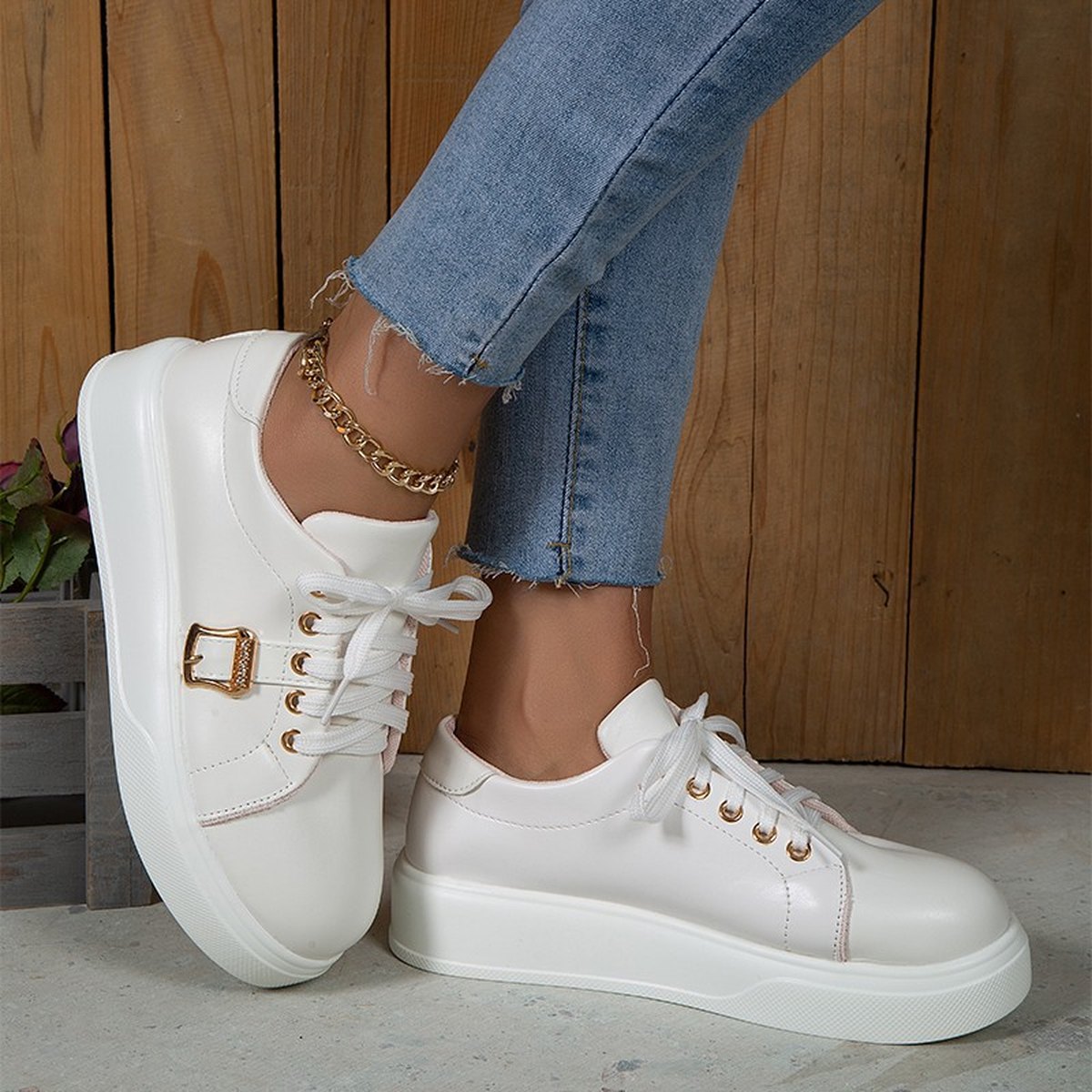 Women's Lace-up Flats Shoes Metal Buckle Design Lightweight
