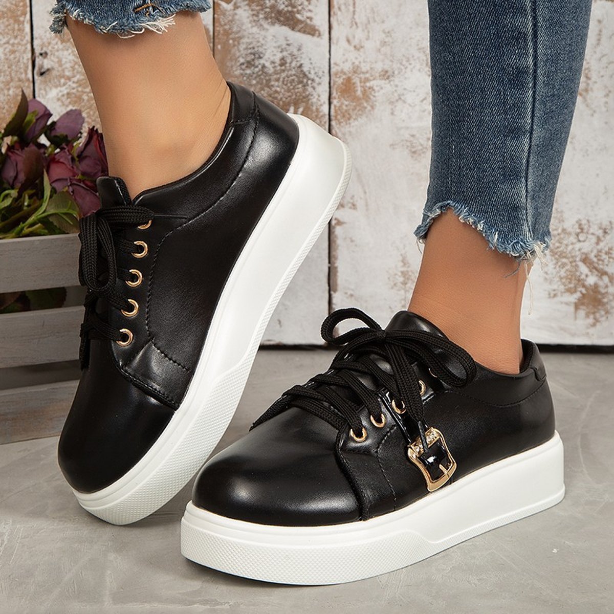 Women's Lace-up Flats Shoes Metal Buckle Design Lightweight