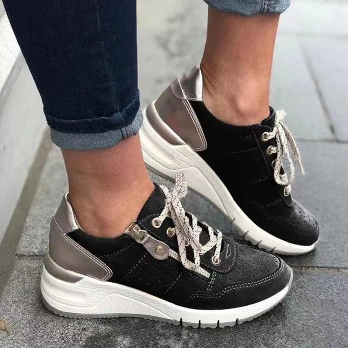 Women's Lace-up Sneakers Cozy Tinck-soled Sports Shoes