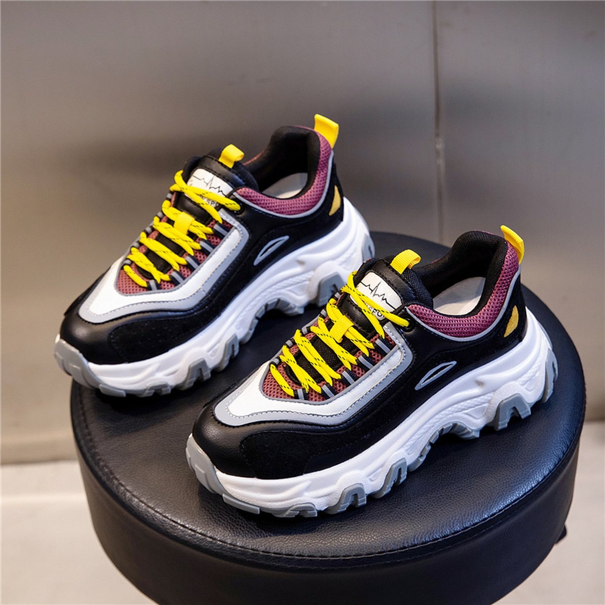 Women's Lightweight Thick-soled Increased Lace-up Casual Sneakers