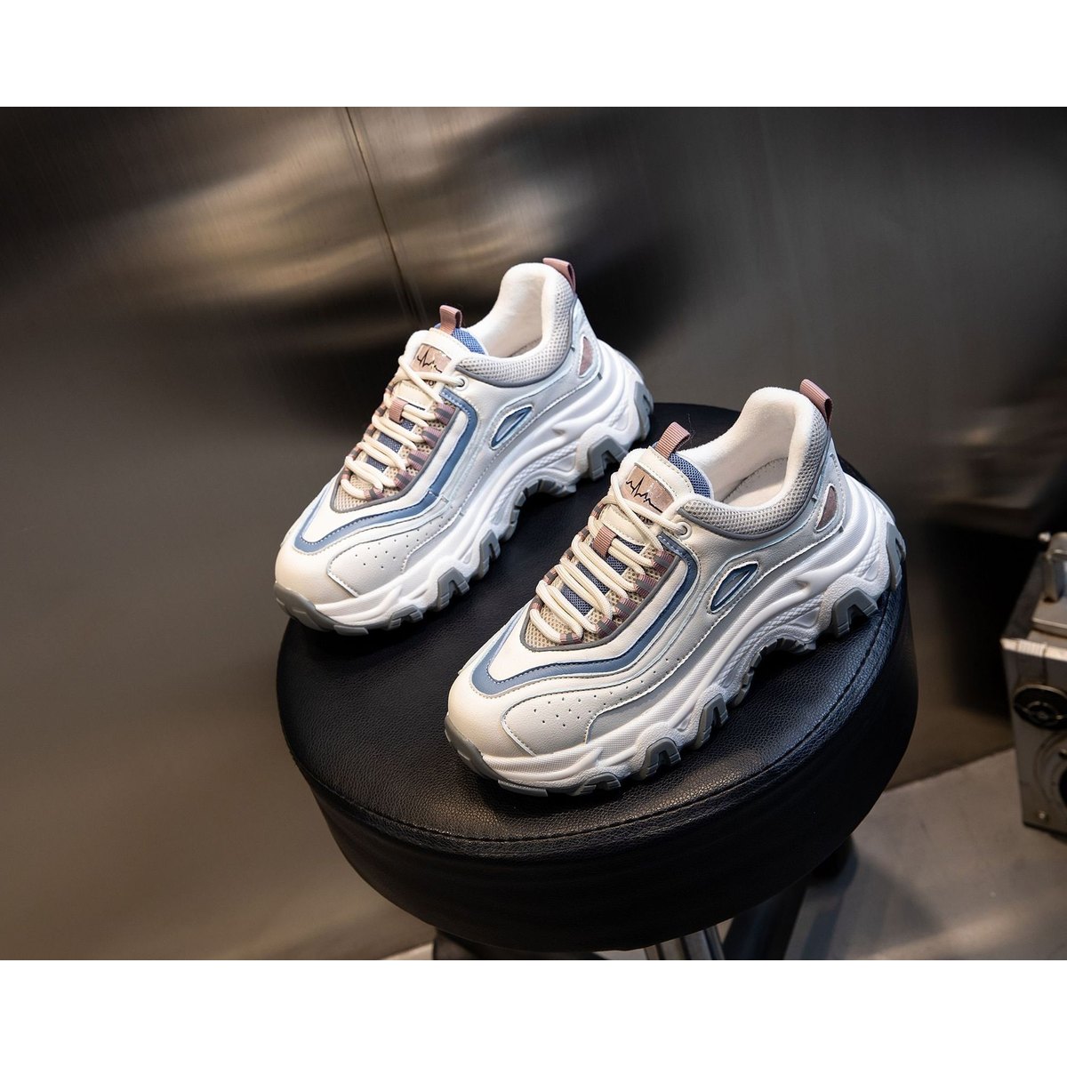 Women's Lightweight Thick-soled Increased Lace-up Casual Sneakers