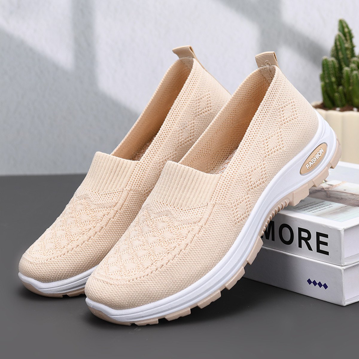 Women's Non-slip Soft-soled Flyknit Walking Shoes Classic Breathable