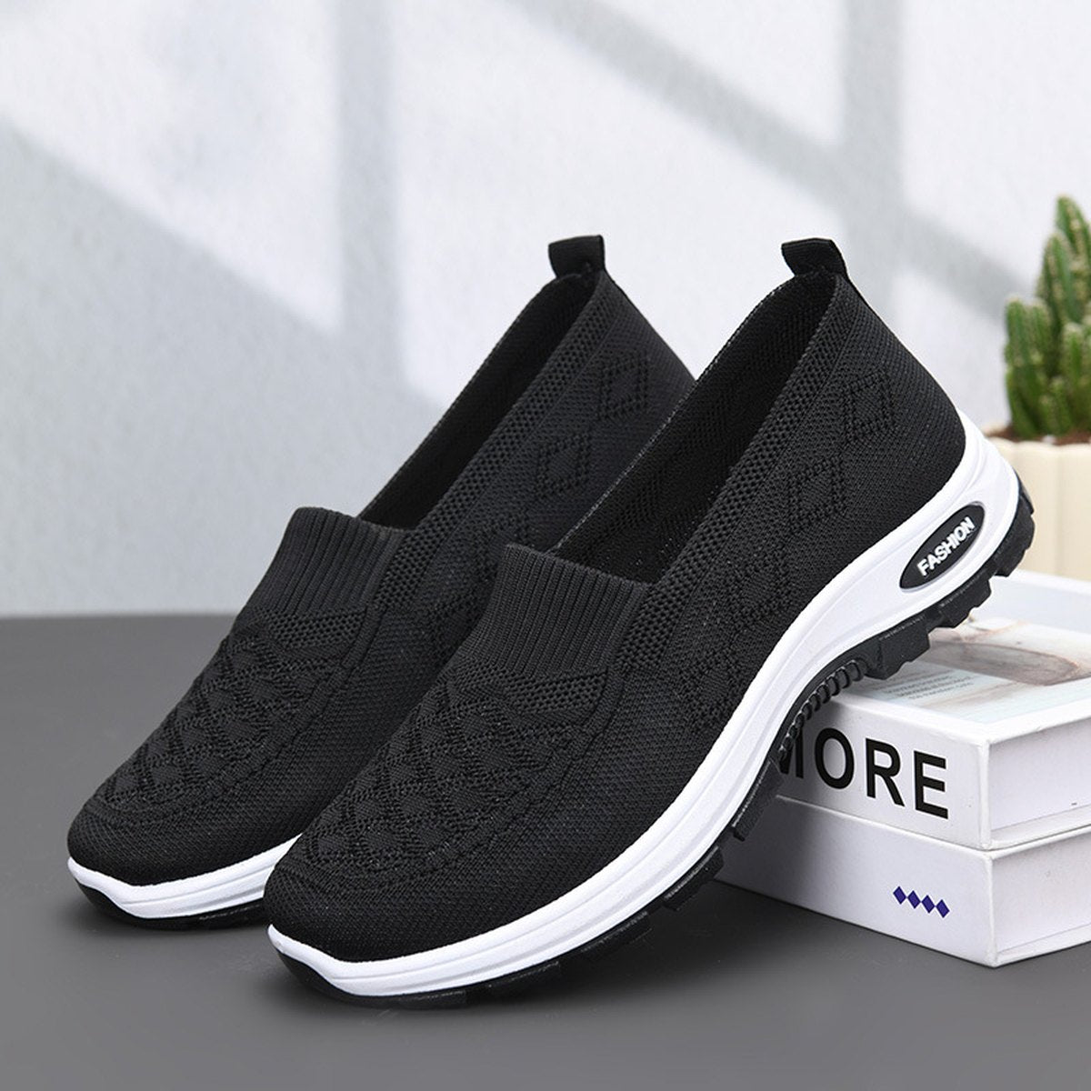 Women's Non-slip Soft-soled Flyknit Walking Shoes Classic Breathable